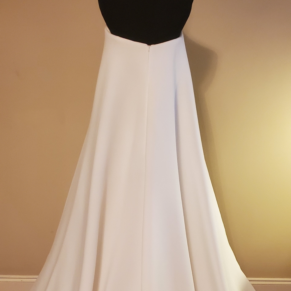 Formal gown - Picture 3 of 4